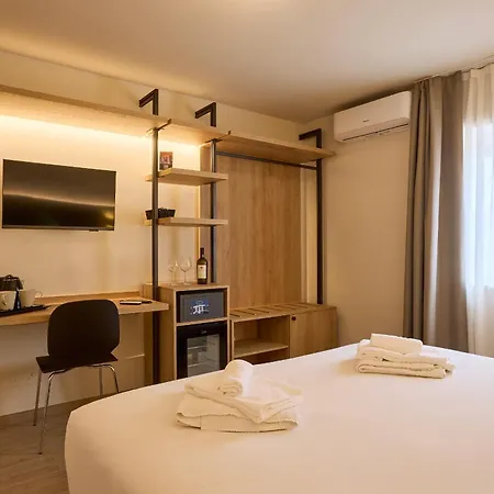 Relais Tiburtina Bed & Breakfast 3*