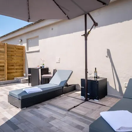 Relais Tiburtina Bed & Breakfast 3*