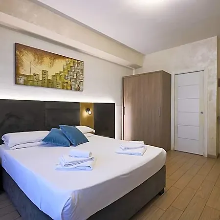 Relais Tiburtina Couette-café 3*