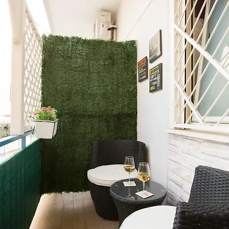 Relais Tiburtina Couette-café 3*